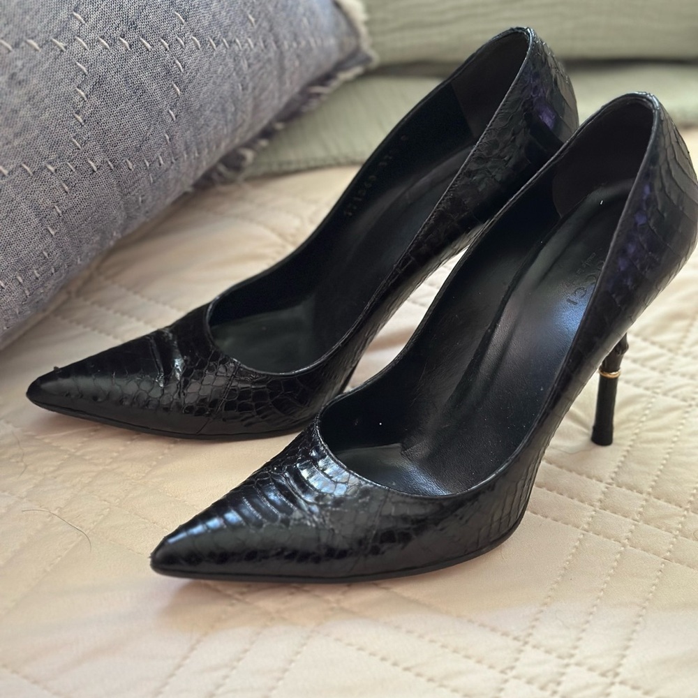 Authentic Gucci Black Crocodile Embossed Heels stilettos US 7